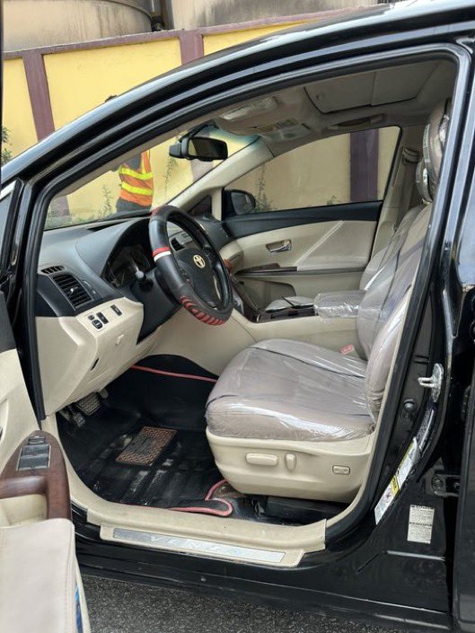 echidiimemotors's tweet photo. DISTRESS OFFER!

𝕏 The Exquisite 2010 TOYOTA VENZA V6 (Imported/Pre-Owned).
Acquisition Value: ₦9,399,999 Only.

A meticulously preserved masterpiece offering velutinous comfort, whisper-quiet performance, and enduring prestige. 

Secure ownership with just a 40% deposit and flexible 12-48 month financing.

Payments accepted via Naira, Dollar, USDT, or Bitcoin.

Curated by Echi 🪶