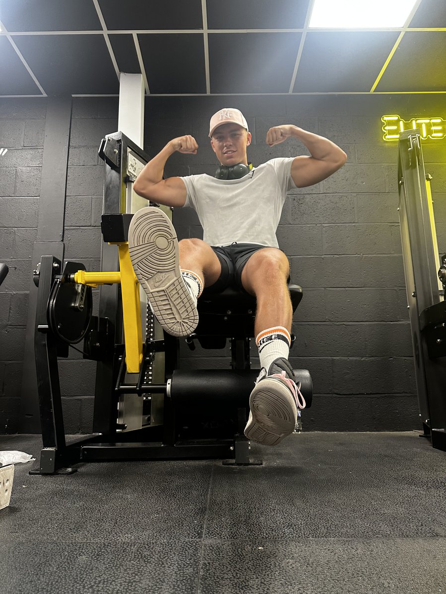 masterchad17's tweet photo. Training the head crushers https://t.co/ovz70IDAfc