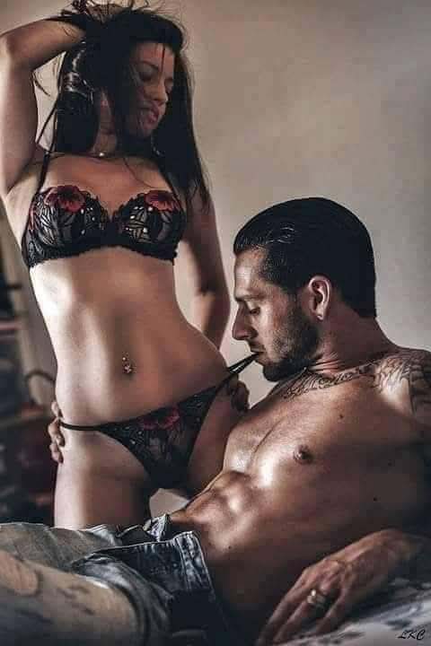 elotro_yo_'s tweet photo. La locura se vive mejor con un cómplice al lado, que encienda la piel con un roce callado; un socio de instintos, de fuego y derroche, que rompa las reglas al llegar la noche.

#EroTuits
#EróticoAquelarre https://t.co/MHE1CsJuFt
