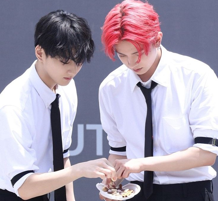 fataltrovbles's tweet photo. can you drop the tags for them while they're in their little world?

#Always_Stand_With_SevEN
#Boycott_BELIFT_Monetarily https://t.co/VGszraC044