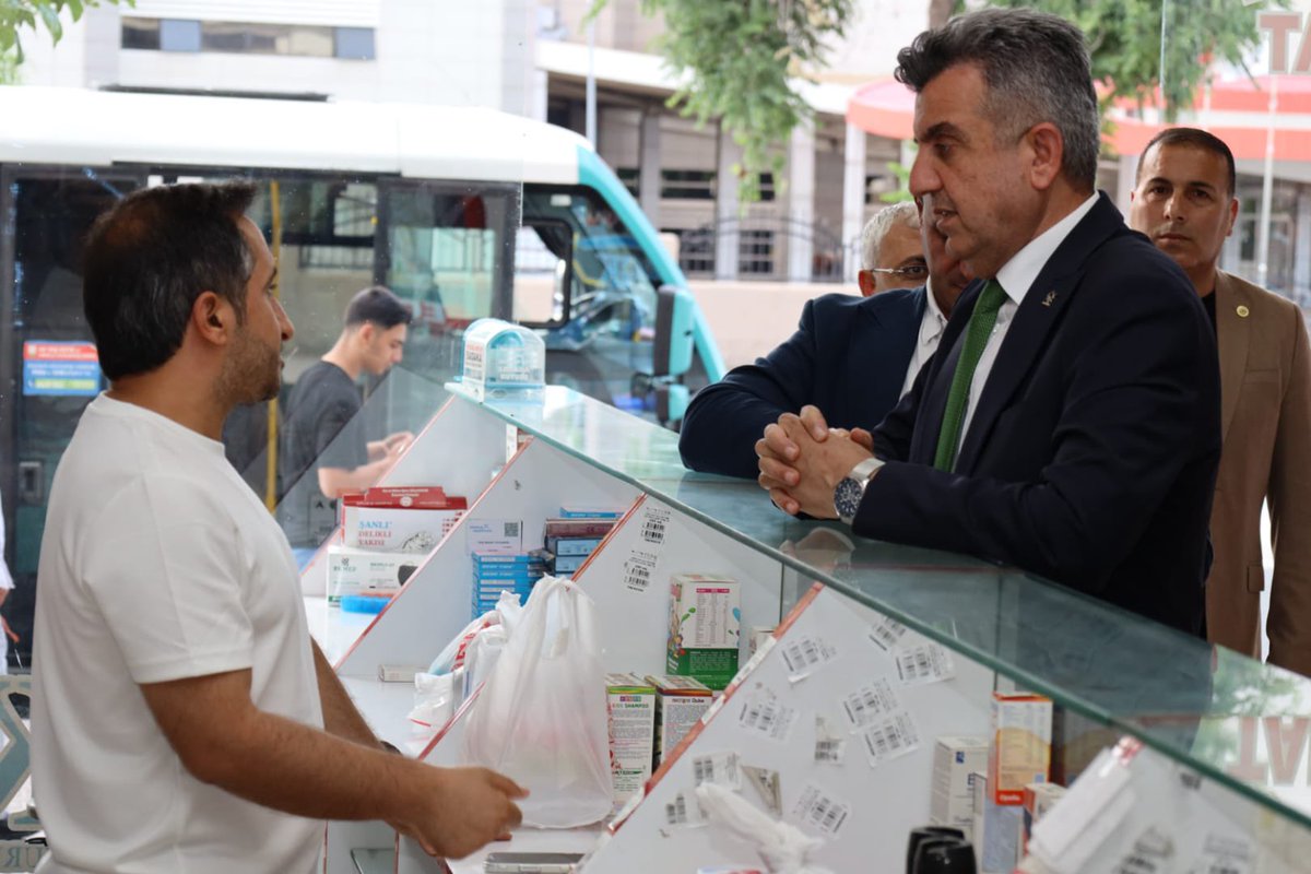 milhamigunbegi's tweet photo. 3/ Bizleri güleryüzle, samimiyetle, içten bir selam ile karşılayıp, gönül muhabbetlerine ortak eden, gücümüze güç katan Eyyübiye ilçemizdeki esnaflarımıza ve hemşehrilerimize teşekkür ediyoruz.

Her şey Şanlıurfa için
Her şey Eyyübiye için https://t.co/57pz6ljAxI