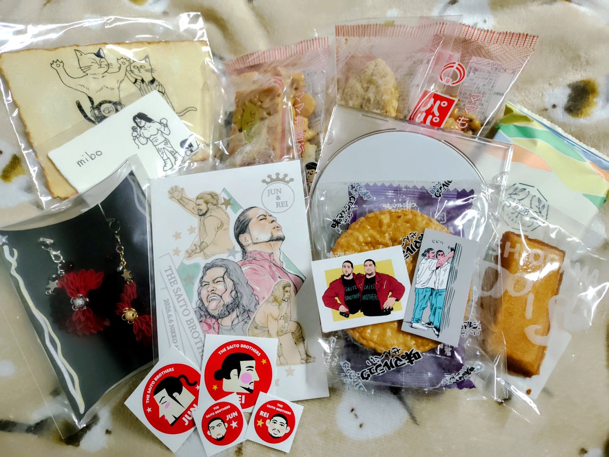 Lapure07's tweet photo. そして
角田大会でお会い下さった皆様、本当にありがとうございました！
お菓子・イラスト・ポストカード・シール・DVD・チャーム…
素敵な物がいっぱいで幸せだ。泣 https://t.co/MqxPrytIkq