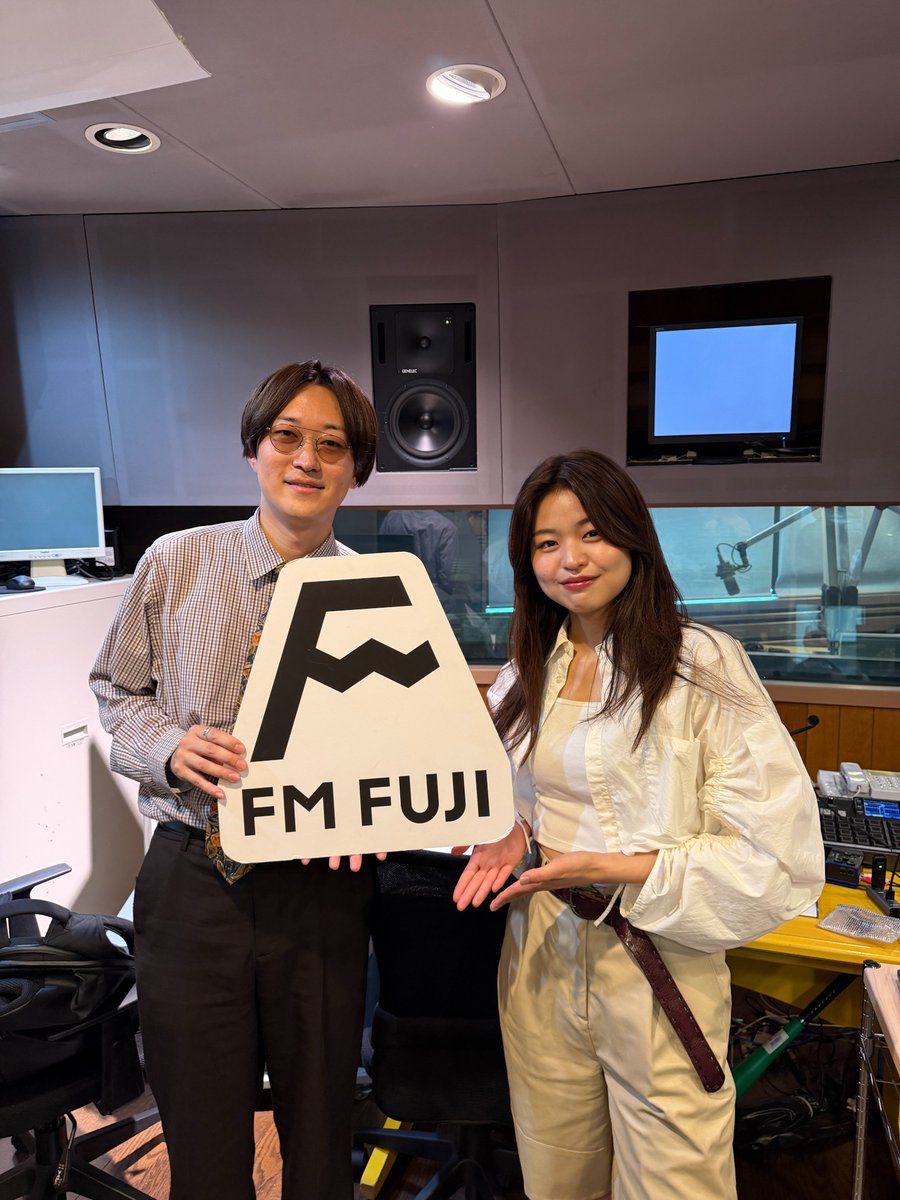 daitomami's tweet photo. 📻RADIO📻

次のワンマンライブにゲスト出演してくださる
倉品翔(GOOD BY APRIL)さんのラジオに出演させていただきました！！
来週オンエアです🔥

6月14日（日）FM FUJI・Slow Roll Time
放送時間：10:00-10:30
HP：https://t.co/0Xh3DV8GsL
@ShoKURASHINA @GOOD_BYE_APRIL @jocvfm
#スローロール https://t.co/8hOnP2SG0k