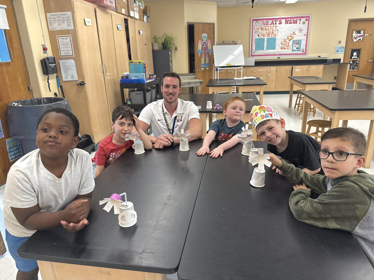 avacatapano's tweet photo. Mr. Judges class created windmills to go along with their current Arts &amp; Letters module! 🌬️@OquenockWI https://t.co/YgqgM7OAfd