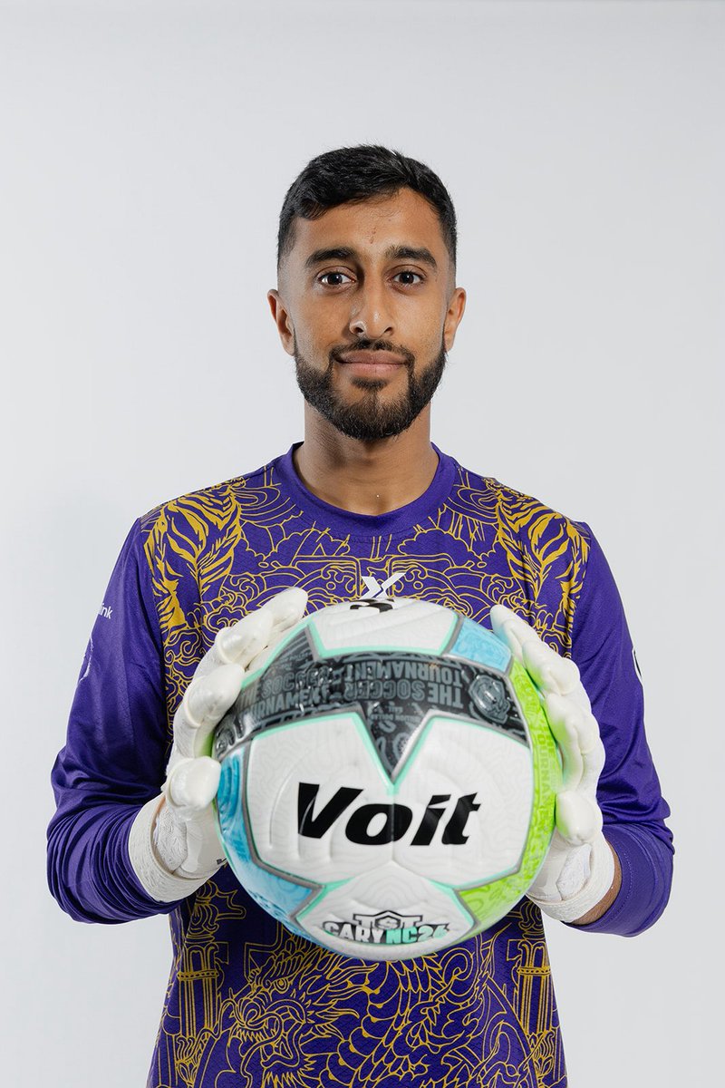 AdamShazad1's tweet photo. Alhamdulillah grateful for the opportunity to represent @brownballershq at @TST7v7 2026. 🧤 @VOS_UK @desiballers https://t.co/WBmvbCH89M