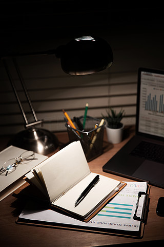 mammya64's tweet photo. Just finished a 3-hour overtime rush to wrap up the client report. My desk lamp is my only buddy, and instant coffee is keeping me awake—another grind day checked off! https://t.co/p6Fv0x82Gt