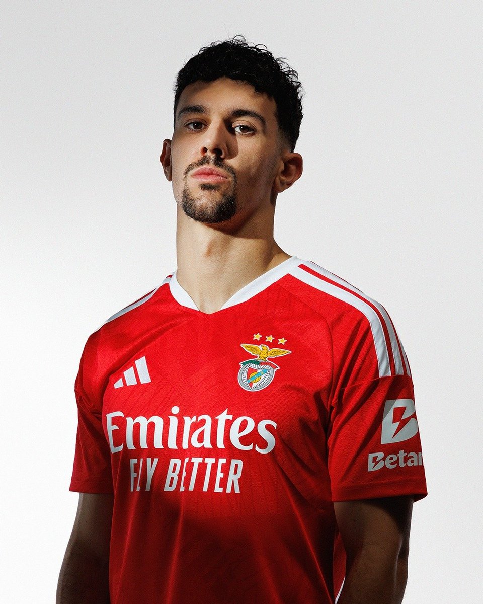 marcadegol's tweet photo. 🔴🇵🇹 El @SLBenfica lanzó su nueva camiseta 26/27 x @adidasfootball.

¿Qué te parece? https://t.co/RJ971ie023