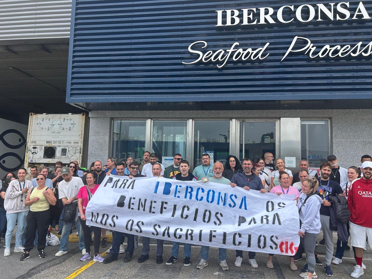 galizaCIG's tweet photo. 📢Persoal de Iberconsa mobilízase en Vigo por un pacto de empresa que mellore as condicións
👉Reclaman un convenio propio que supere os salarios establecidos no marco estatal
ℹ️ https://t.co/Xxy8WLS0ip
#iberconsa #vigo #elaboradosdomar #elaborados https://t.co/IINOdH2McU