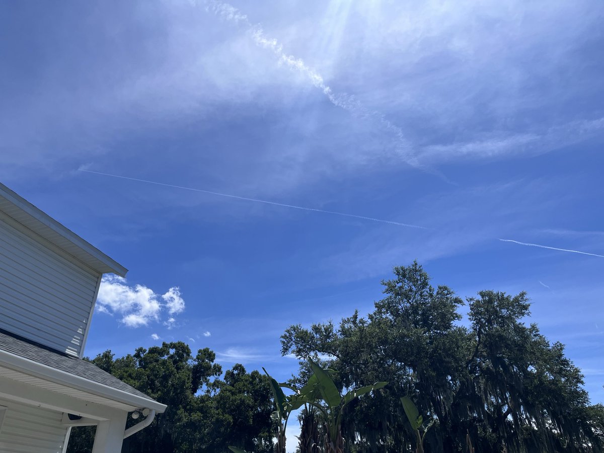 Harleychikadee's tweet photo. @FLDEPNews @GovRonDeSantis @AGJamesUthmeier Florida is being decimated by @POTUS administration as Trump has given the military and NGOs complete control over weather GEOENGINEERING. We are in the middle of summer and not a drop of rain in the @CityofTampa or surrounding counties https://t.co/8Ce0DBiDjE