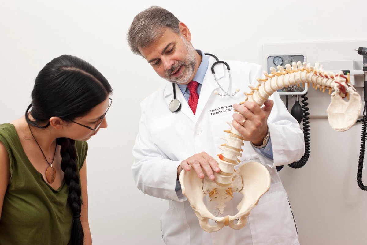 UNTHealth_TCOM's tweet photo. More published results from the landmark PACBACK Trial. TCOM’s Dr. John Licciardone collaborated with investigators at leading pain research centers nationwide to publish new results from the study in this month’s @JAMANetworkOpen  Internal Medicine. 
👉https://t.co/cGWDmsU2ds https://t.co/9UZfkU80G3