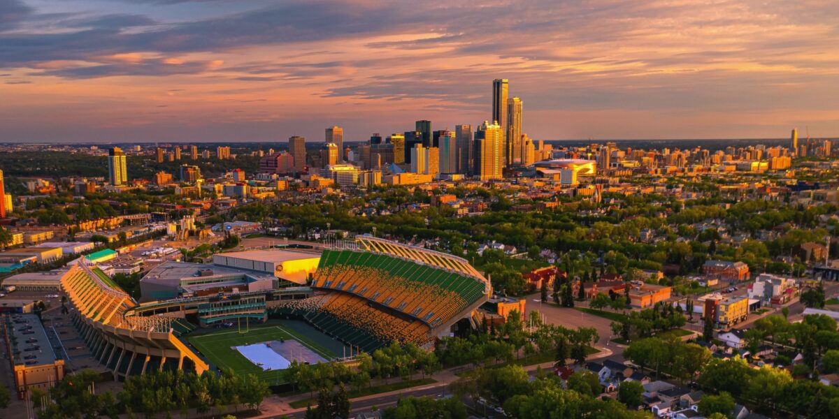 Min4TheWin7's tweet photo. @Mystkfish @Miranda7CAN I would 100% fly to Vancouver if they went there
But may I also submit to the universe for consideration: Commonwealth Stadium in Edmonton. Not as fancy but it is the biggest stadium in Canada and very accessible https://t.co/sudXAtCb1s