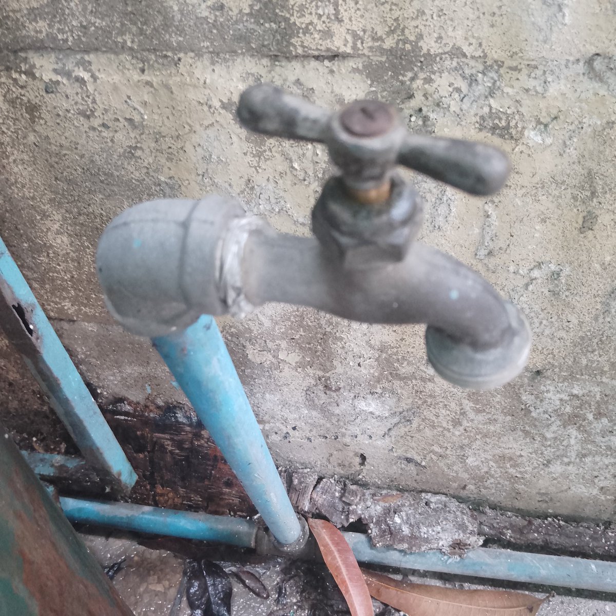 _kiko572's tweet photo. Piñanal sin agua, cuando llegua es mas aire que la agua oido hidrocentro, suficiente con los cortés de la luz. https://t.co/RqBgnfrgGj