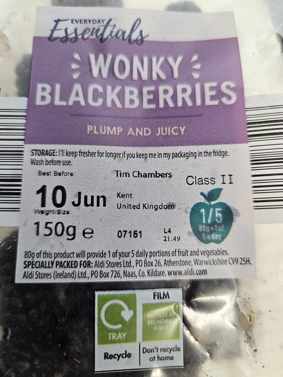 DazEllisagain's tweet photo. Ffs @AldiUK last week it was in date wonky blueberries mouldy now its wonky blackberries mouldy .... sort it out please https://t.co/uNEAXzC7Lp