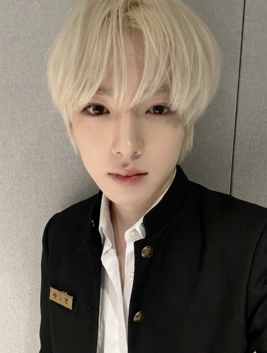 kimdaeDDing's tweet photo. 저혼자 사부작사부작•••
가쿠란 만들어 보았거든요.. 
명찰은 모가 좋을까여.. 
사진은 마음대로 사용하셔도 됩니당..!! https://t.co/f0We34BMAe