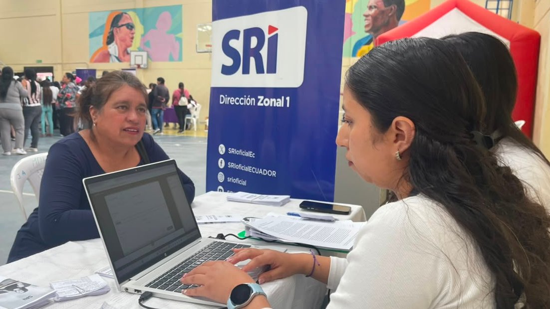 SRIoficialEc's tweet photo. #SRIzonal1

En la parroquia Alpachaca, del cantón Ibarra, entregamos servicios tributarios como apertura y actualización del RUC, información sobre devolución de impuestos a grupos prioritarios, exoneración de impuestos vehiculares, entre otros. https://t.co/QAA6x6OSQ0