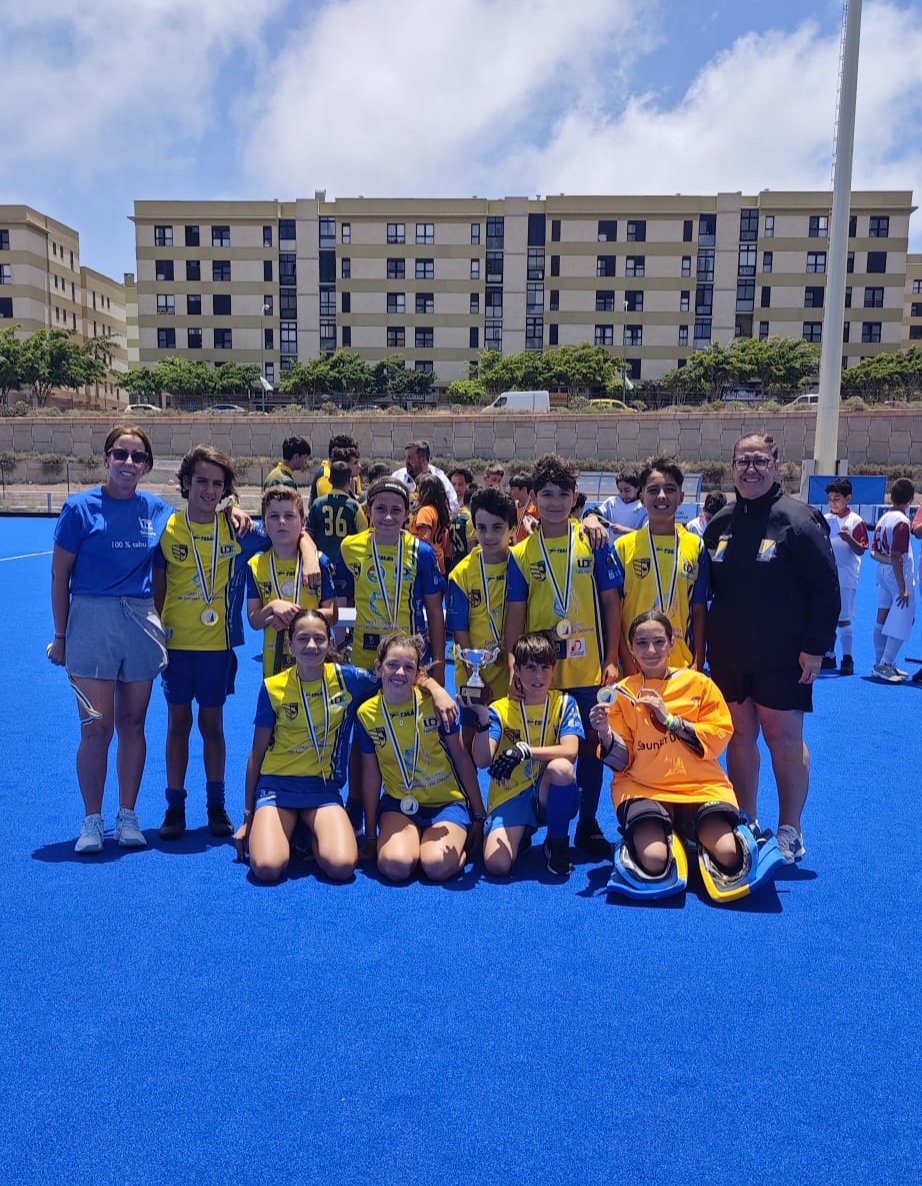 UDTaburiente's tweet photo. ¡Campeones de la Liga Alevín Mixta! 🏆💛🏑

Nuestro equipo Alevín se proclamó campeón de la competición tras imponerse en la final al CH Agonek B, poniendo el broche de oro a una temporada espectacular. 👏🔥 https://t.co/uc8Ym5WRMP
