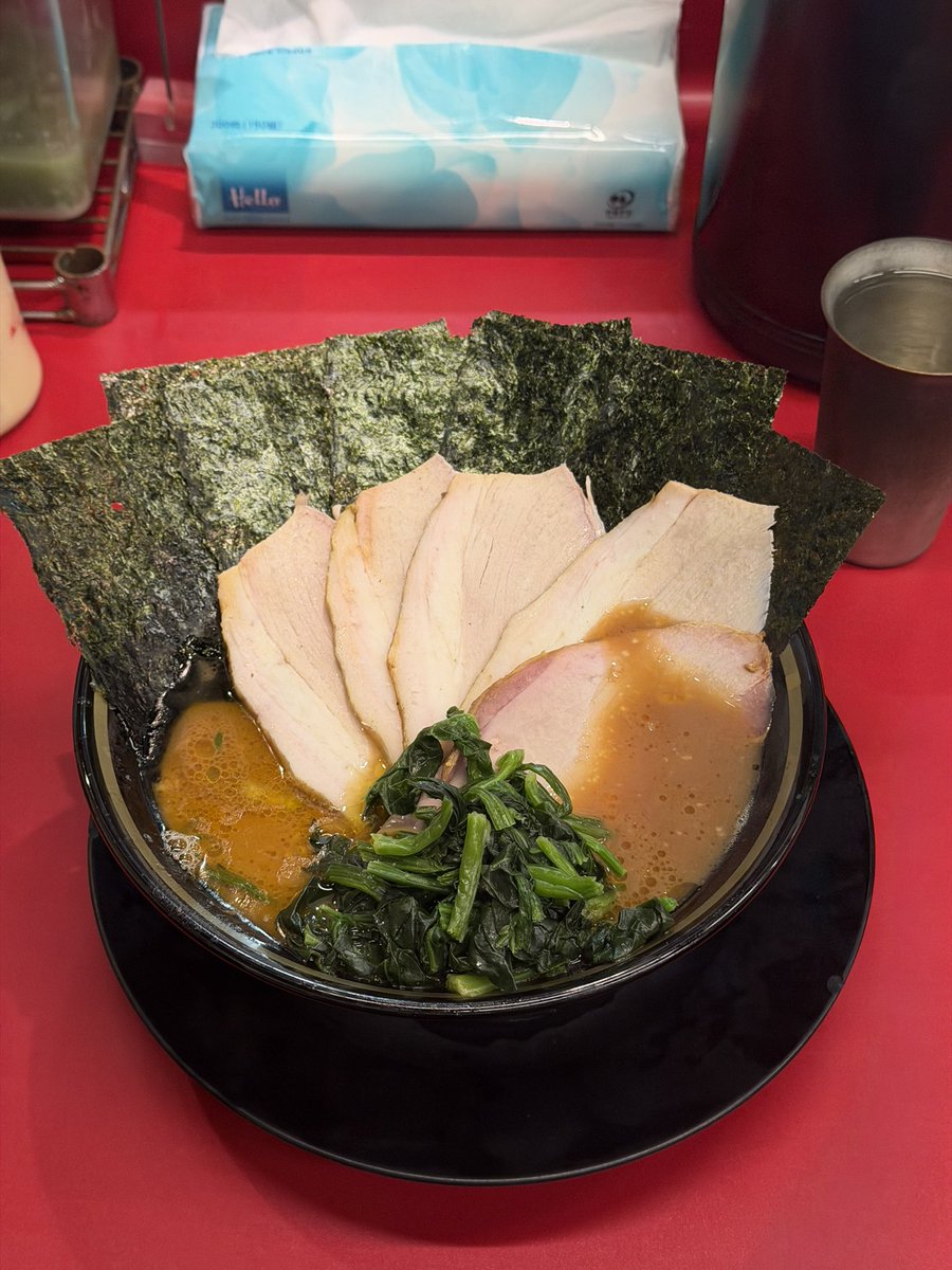 nyanuho's tweet photo. あさが家の臨時休業により慌てて古巣の王道家に駆け込んだら加減を忘れて致死量スレスレのニンニクチップを大量摂取してしまい全身からニンニク汁が吹き出した https://t.co/KQPiZj7WUc