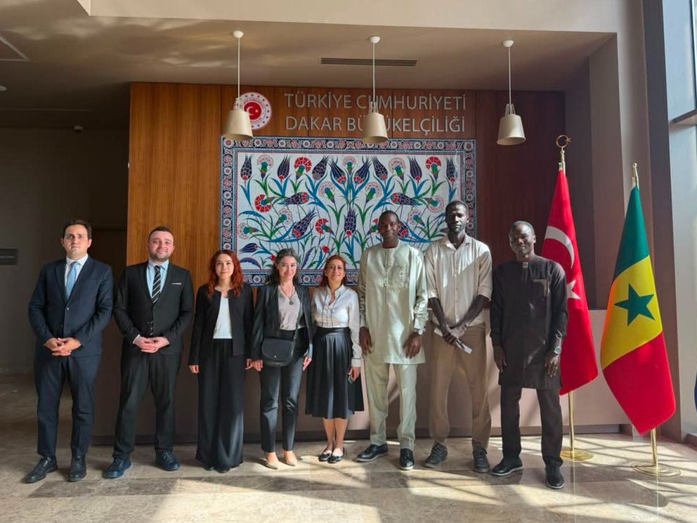 asedit221's tweet photo. Rencontre fructueuse avec l'Ambassadrice de Türkiye au Sénégal et la délégation YTB (Bourses 2026). Au cœur des échanges,  nos nouveaux projets et leur confiance renouvelée envers notre direction. 
Merci pour leurs vœux de réussite https://t.co/M8aIJhxmGG