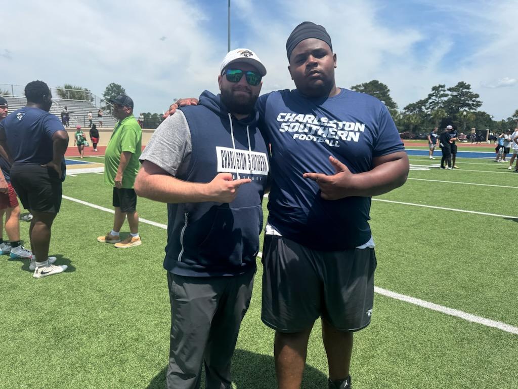 calvinbrown2027's tweet photo. Had a great time at the Lowcountry Showcase Camp at Charleston Souther University @CSU_FB. Thank you to @Coach_AntRod for taking the time to talk to me and give me a few pointers. @CoachKing76 https://t.co/wSZWdM5rZJ
