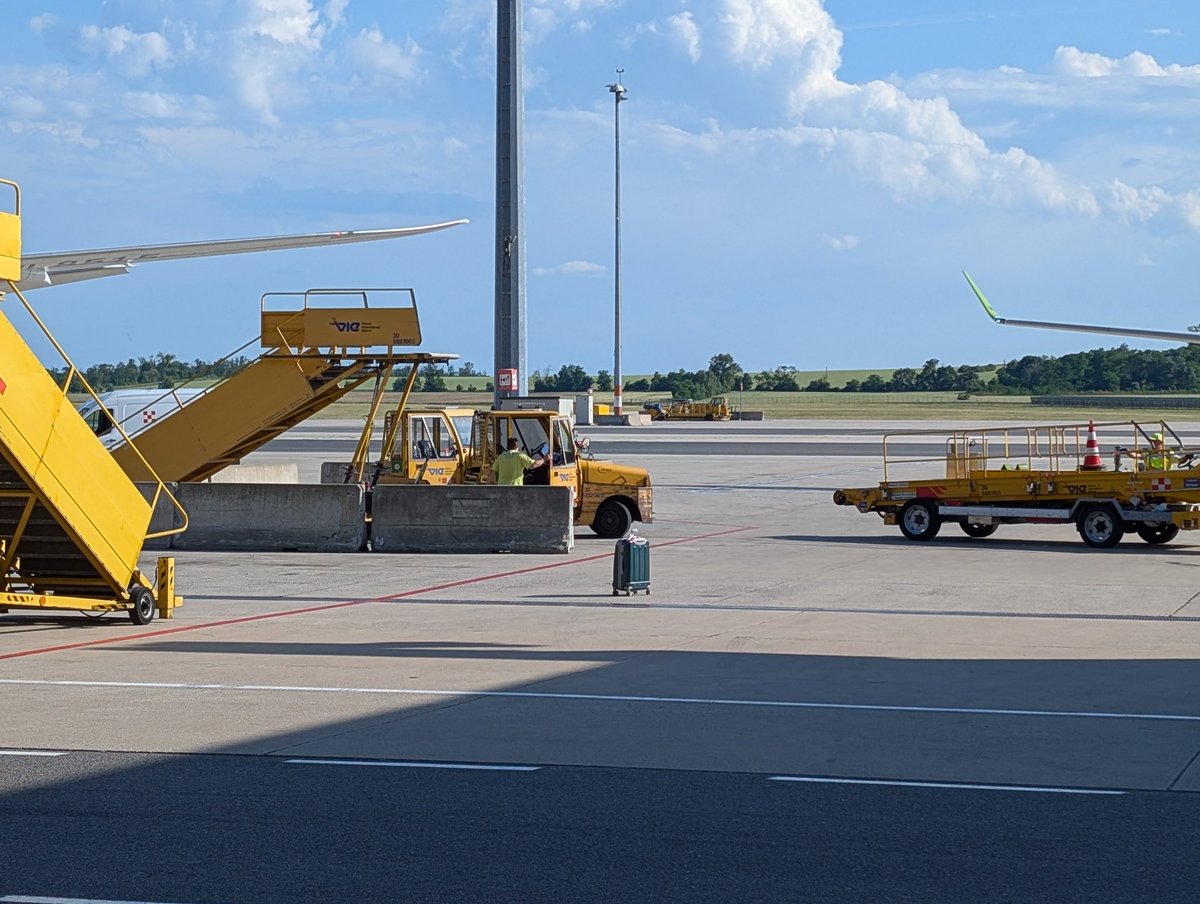 firefoxx66's tweet photo. If you transitted through Vienna today and are missing a green suitcase, I can report that it's enjoying the sun on the tarmac outside of Gate 61. 
Hope it finds you again! https://t.co/2ZmrIIOtNt