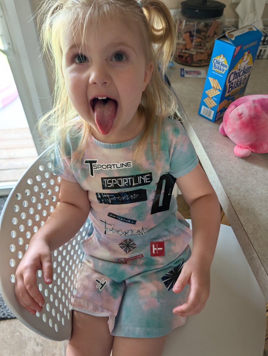 TSportline's tweet photo. Rock-on!  Our #1 little fan right here is having a great morning reppin #tsportline stickers, thanks to this happy customer for sharing - we approve!  Free stickers are the best 🙌🏼 https://t.co/b1mXy68FFO