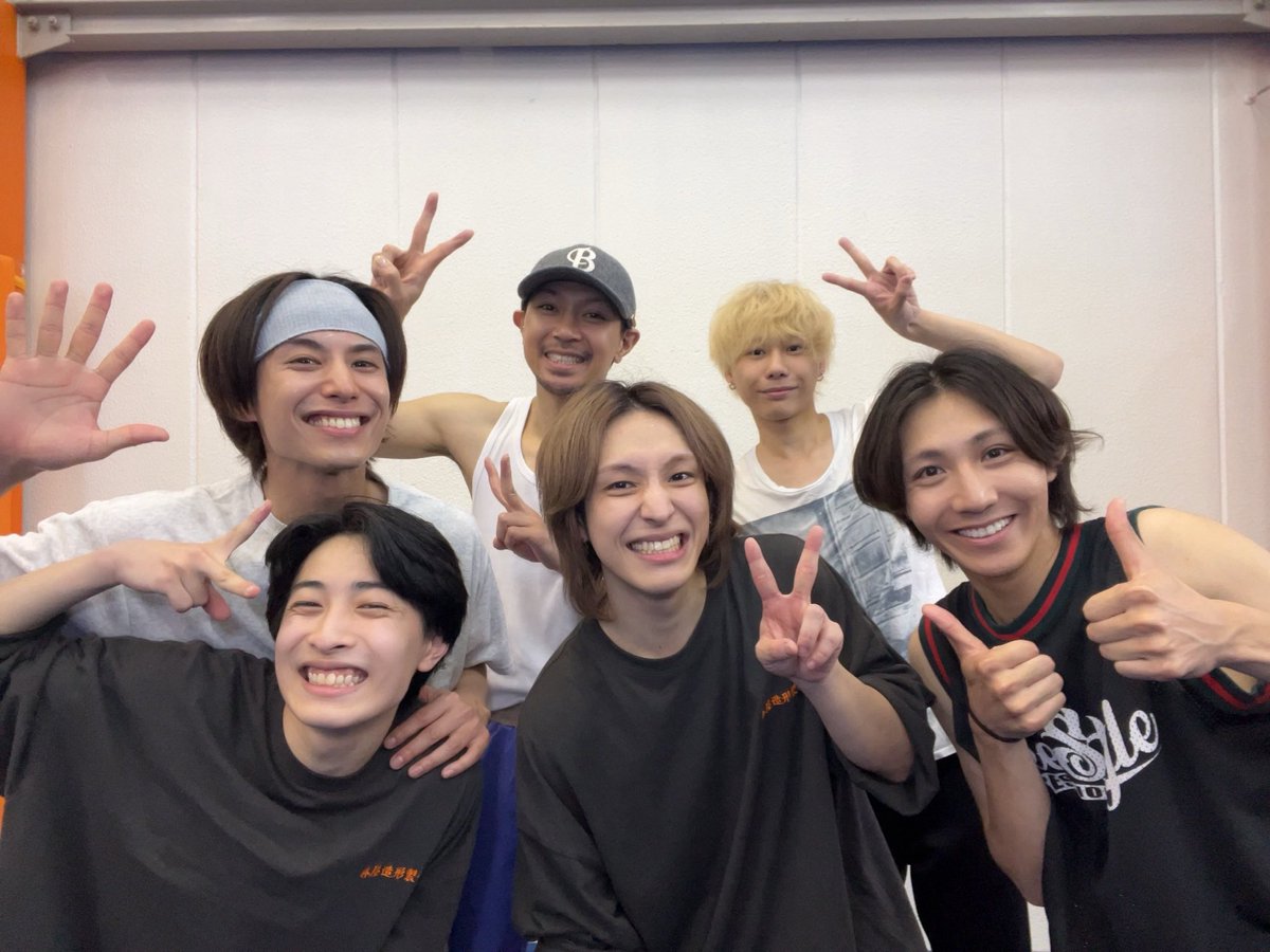 harunosuke0303's tweet photo. まほステアクロ部！！

ひっさびさのアクロ練で動作確認しかできんかったぁぁぁ！
次は色々挑戦したい！！

めちゃくちゃに楽しかった！！
実現できて良かったぁ！！
またみんなで練習したいなぁ🥰
 #まほステ https://t.co/elKNqnkSVu