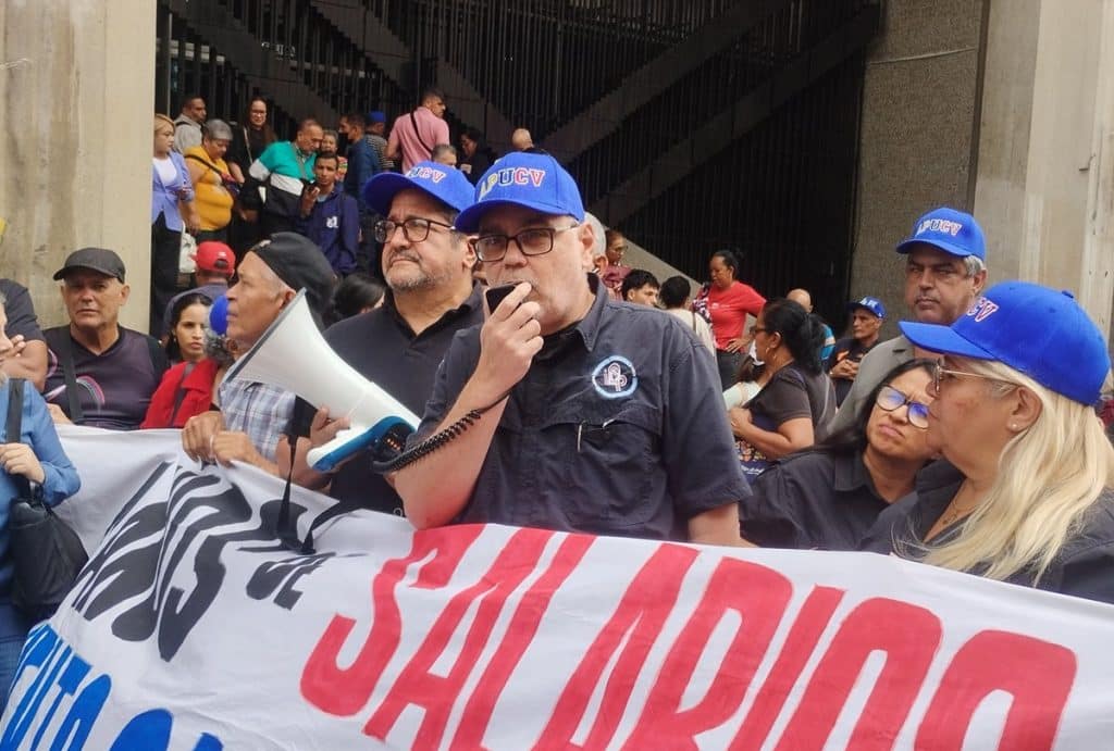 noticierovv's tweet photo. #Nacionales | Sector universitario realizará paro por exigencias salariales este 10 de junio
Más detalles aquí: https://t.co/putEGE0ZiI
#NoticiasVenevision #08Jun https://t.co/p6eZCGoGWa
