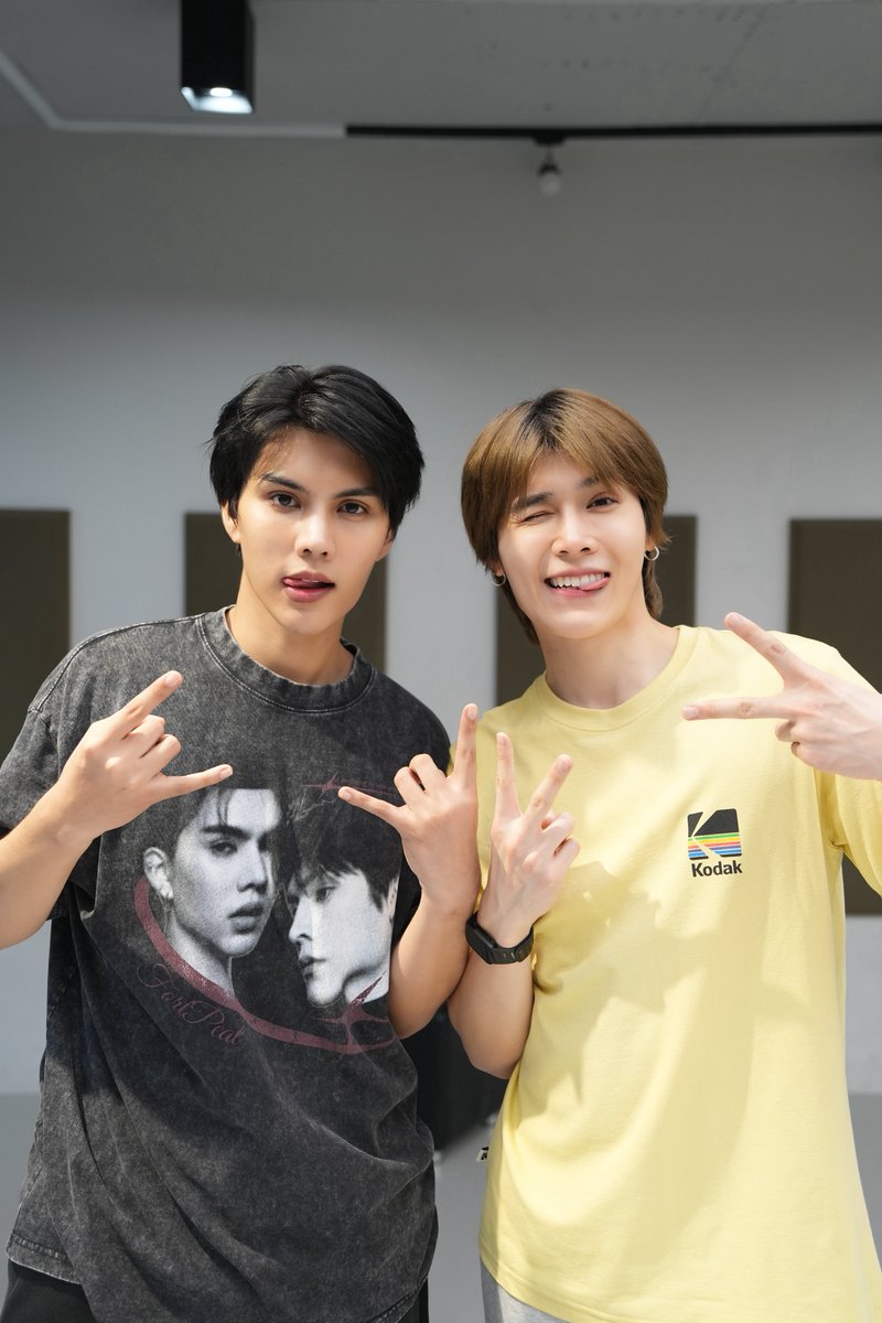 ytdtheseries's tweet photo. เสร็จสิ้นการซ้อมวันนี้ อีกไม่กี่วันก็จะได้รับชมการแสดงแบบจัดเต็ม ฝากส่งกำลังใจให้สองหนุ่มด้วยน้า ~ ❤️

#YesterdayTheSeCretMelodies
#FortFTS #ComeFortZon 
#Peatwasu #CaptainPeat
#BabyFeat https://t.co/DTDsagdP1L
