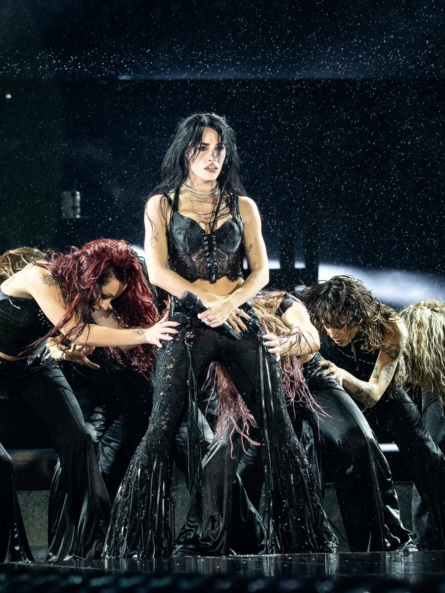 LaliPics01's tweet photo. LALI en River... bajo la lluvia 👑🙏🏻❤️‍🩹 @lalioficial #LaliEnRiver 
📸 a.morasano en IG https://t.co/cW8NdUb2u1
