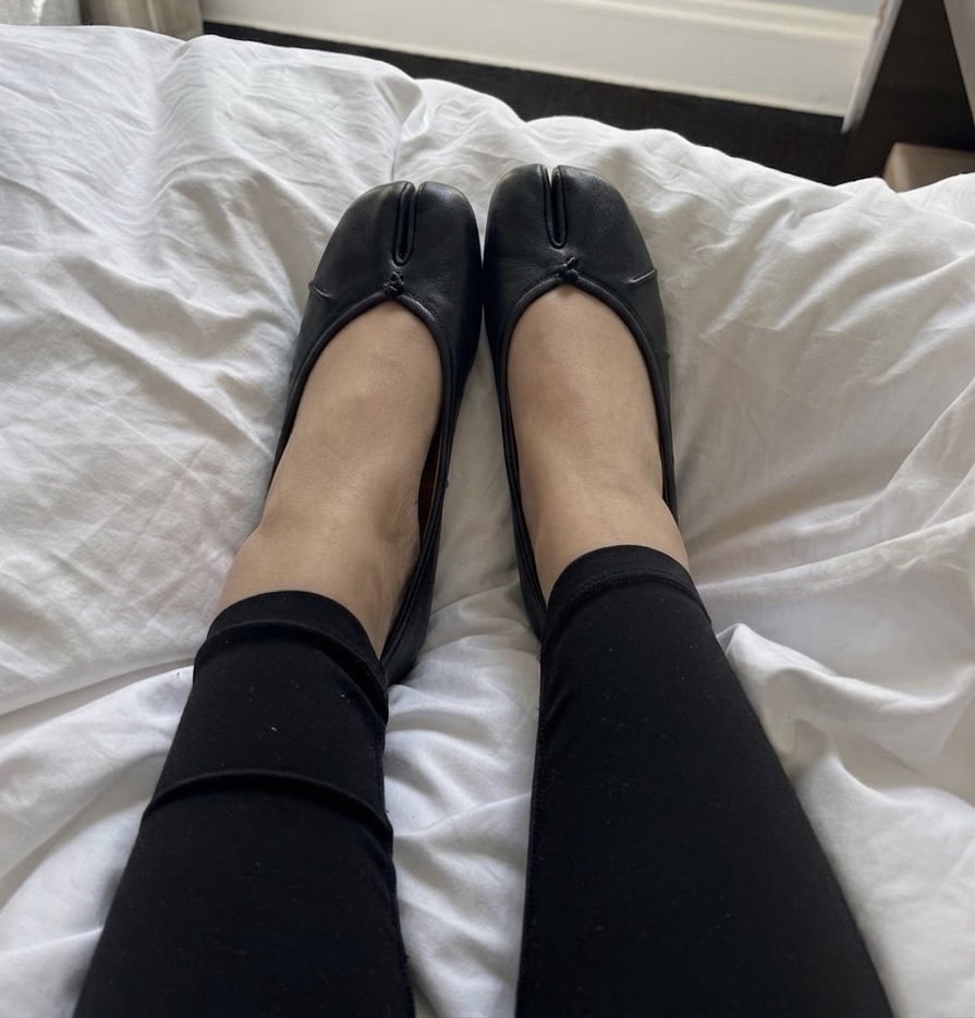 FemsubC's tweet photo. Imagine how sweaty my feet get in these flats https://t.co/RzMoj3qKki