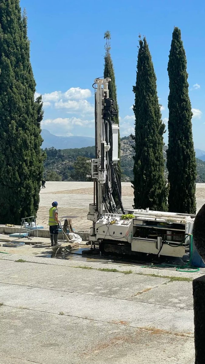 BetaniaTv's tweet photo. 🔴 EL VALLE DE LOS CAÍDOS VA A CAER 

Ya empiezan los primeros trabajos para resignificar el Valle de los Caídos. https://t.co/rSYAiTpUlF