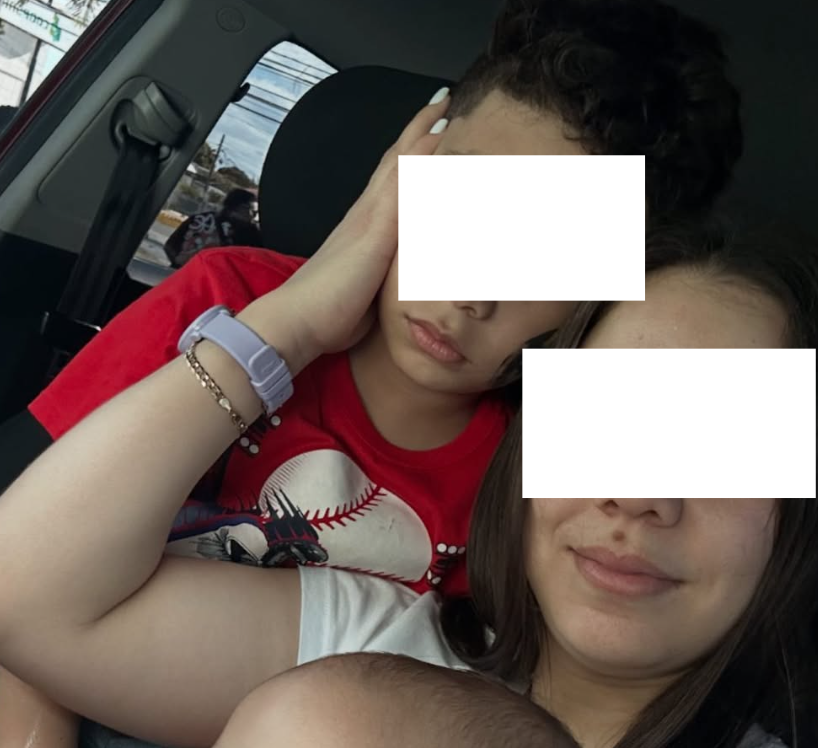 Spr117x's tweet photo. @bigsumo39 @P33457250P @Anxiousvids I present to you two of my cousins, both are 100% Dominican, they are white and have straight, almost blonde hair. 

Dominicans are not white or black, we are varied and diverse. https://t.co/gKFkNkzM6i