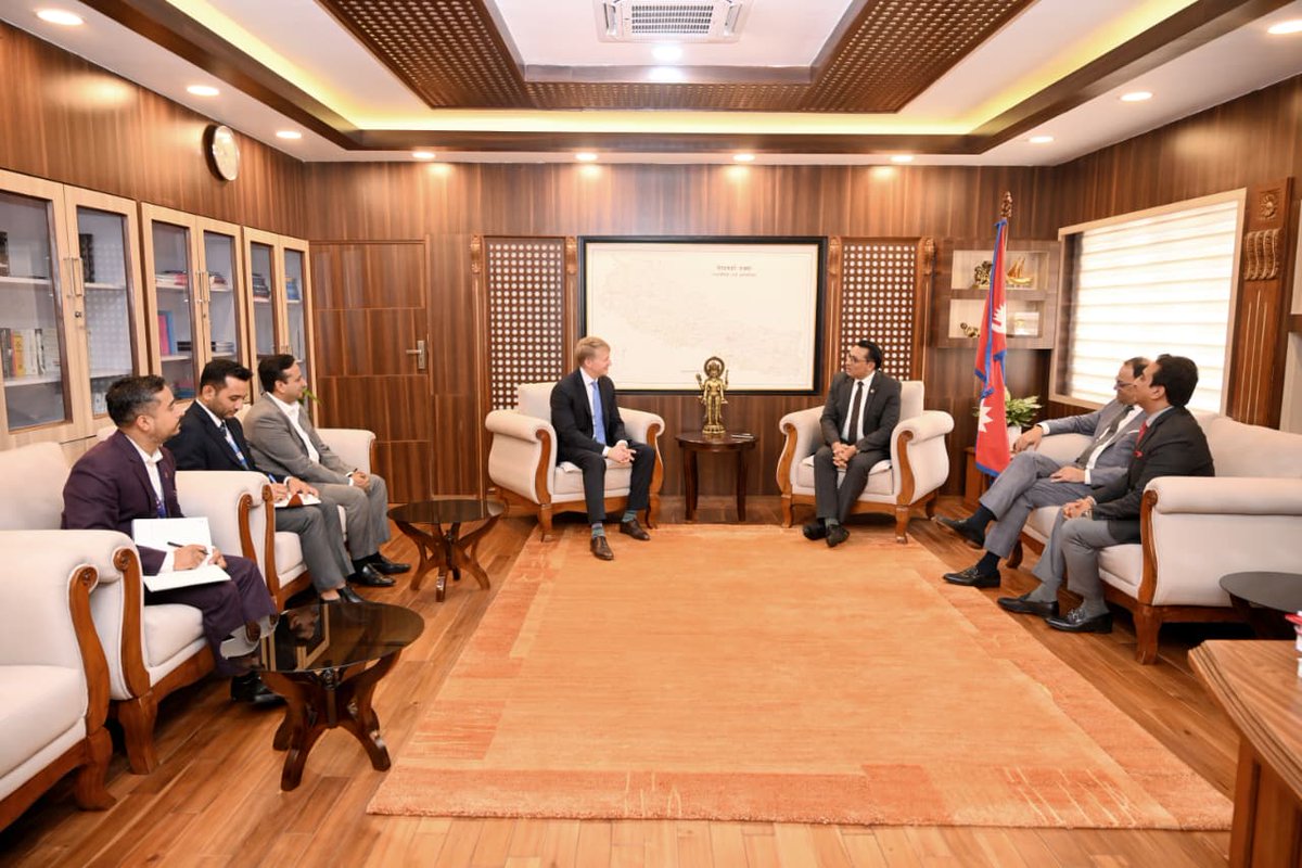 mofnepal's tweet photo. अर्थ मन्त्रालयमा आज म्यारियट इनटरनेशनलका अध्यक्ष डेभीड म्यारियट र नेपाली साझेदार चौधरी समूहका व्यवस्थापकहरूसँग अर्थमन्त्रीले भेटवार्ता गर्नुभएको छ।
@SwarnimWagle https://t.co/oe0igztyh1