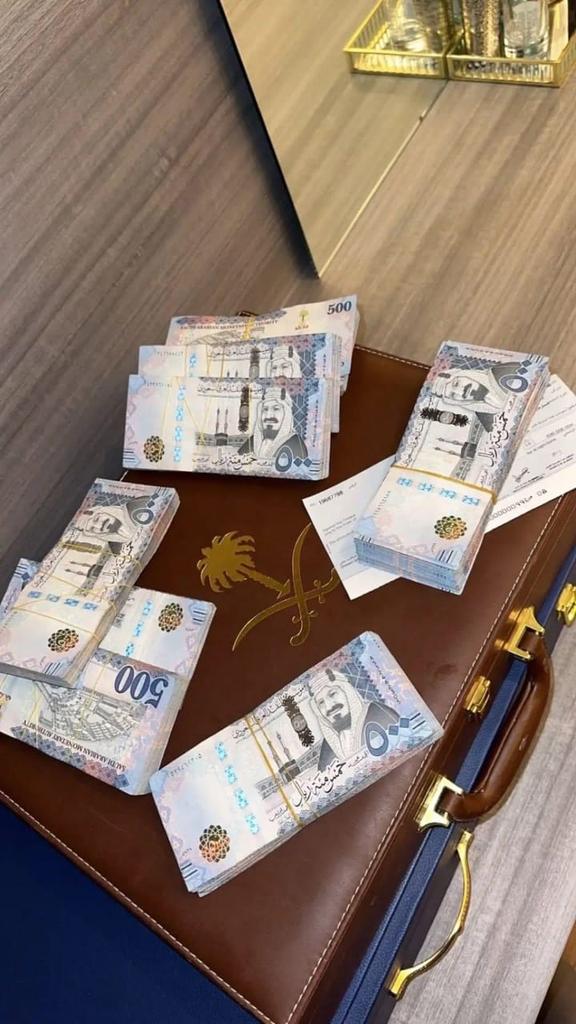 aawlyd_abb's tweet photo. #مساء_الخير_والسعاده_للجميع
كن صريحاً ❓🤔

3 مليون ريال سعودي 
هل يمكن للمبلغ .. أن يحل كل مشاكلك 💵💰😍😍

أ. نعم // ب. لا
#المنتخب_السعودي
#السعوديه_الكويت #احمد_الشرع https://t.co/LBdHBL9n6Q