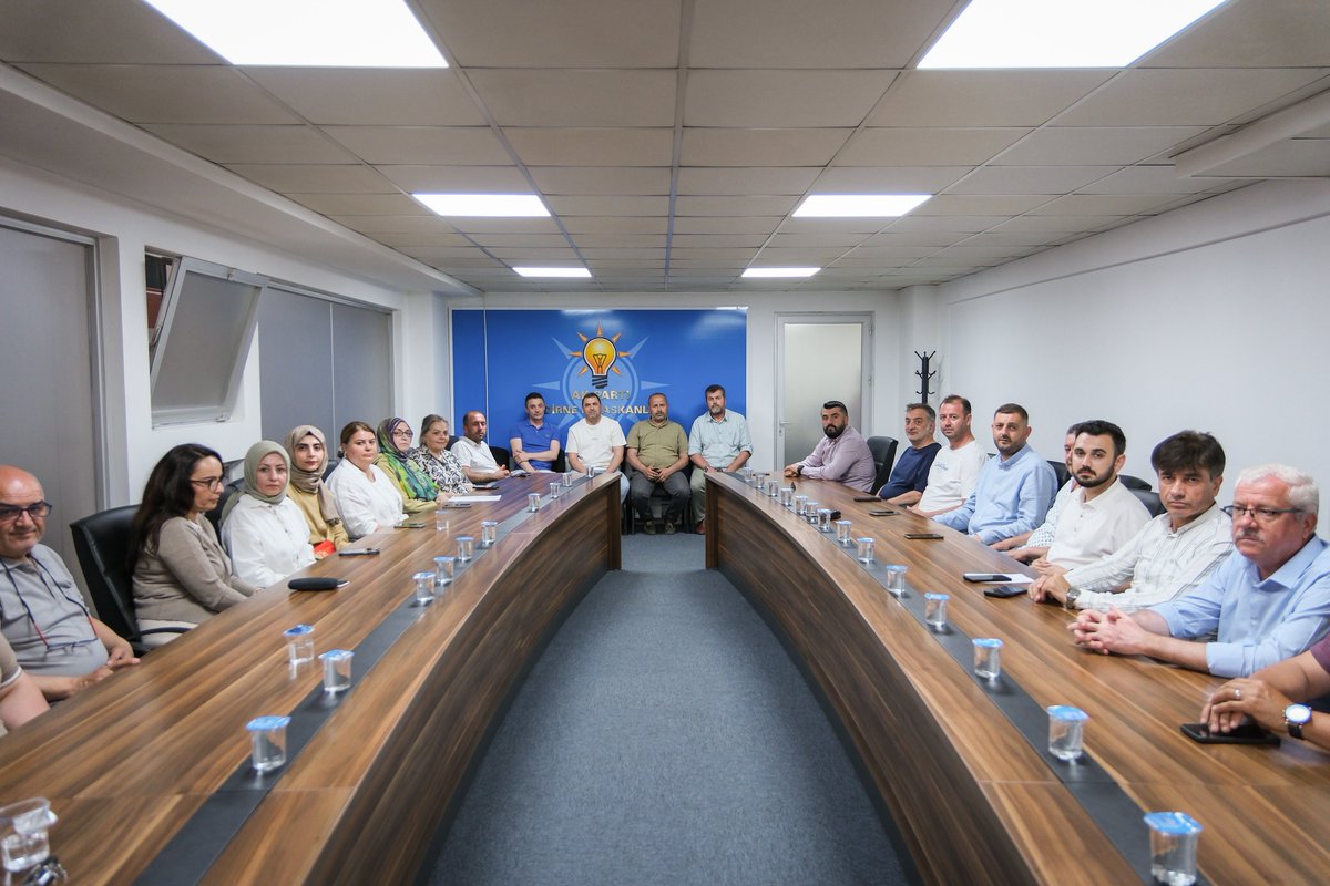 ibabelgin's tweet photo. 📍AK Parti Edirne İl Başkanlığı

İl Yönetim Kurulu Üyelerimizin katılımıyla, Haftalık Olağan Toplantımızı icra ederek; hem teşkilat çalışmalarımızı istişare ettik hem de yeni haftanın çalışma programını değerlendirdik.

Büyük bir özveriyle, Edirne’miz için çalışmaya devam ediyoruz. 🇹🇷