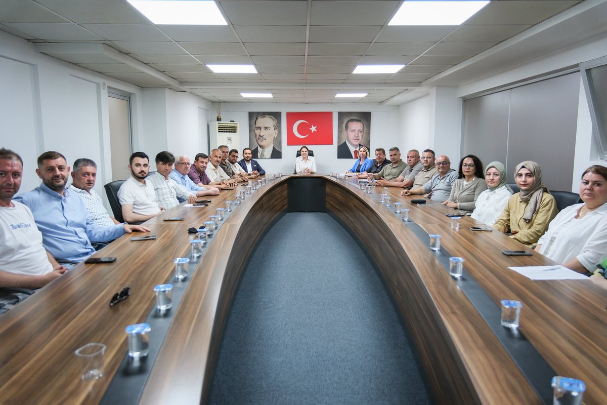 ibabelgin's tweet photo. 📍AK Parti Edirne İl Başkanlığı

İl Yönetim Kurulu Üyelerimizin katılımıyla, Haftalık Olağan Toplantımızı icra ederek; hem teşkilat çalışmalarımızı istişare ettik hem de yeni haftanın çalışma programını değerlendirdik.

Büyük bir özveriyle, Edirne’miz için çalışmaya devam ediyoruz. 🇹🇷