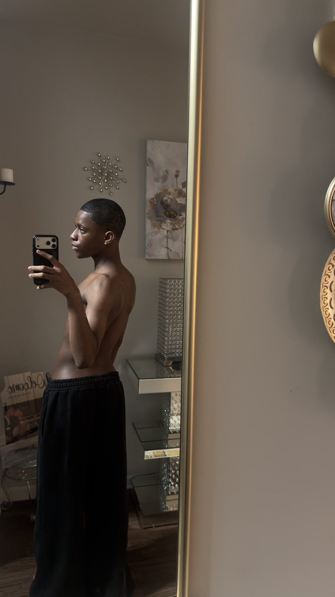leekixss's tweet photo. Bodyyy https://t.co/4zExtHhBVi