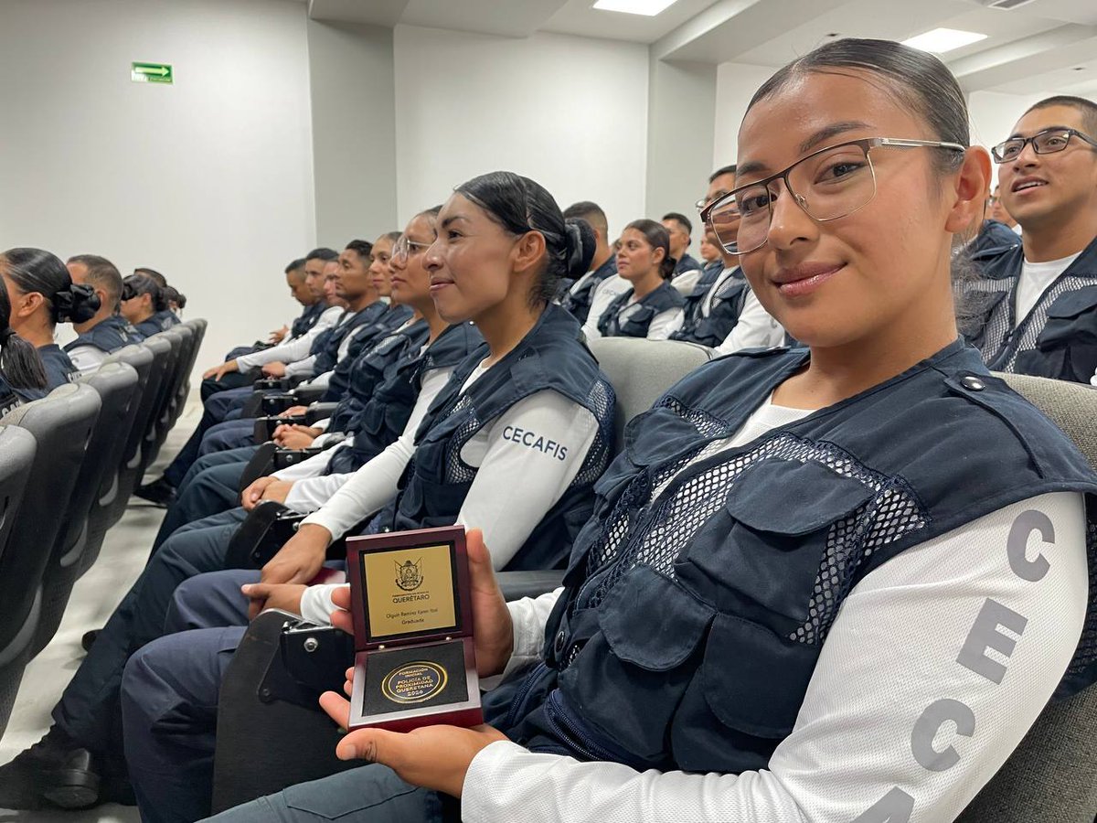 ElBlogdePorter's tweet photo. #Querétaro | Concluyen su formación 58 cadetes que se integran a corporaciones policiales

- Han egresado 681 nuevos policías en la actual administración.

- Su proceso de formación inicial constituyó mil 230 horas de capacitación.

- Recibieron moneda de graduación 58 nuevos elementos policiales formados en CECAFIS.

👉 https://t.co/bM8pt68fQ1