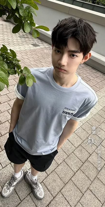 sbinneuls's tweet photo. HES SO CUTIE I CAN'T DO THIS https://t.co/OgpAGuEj5K