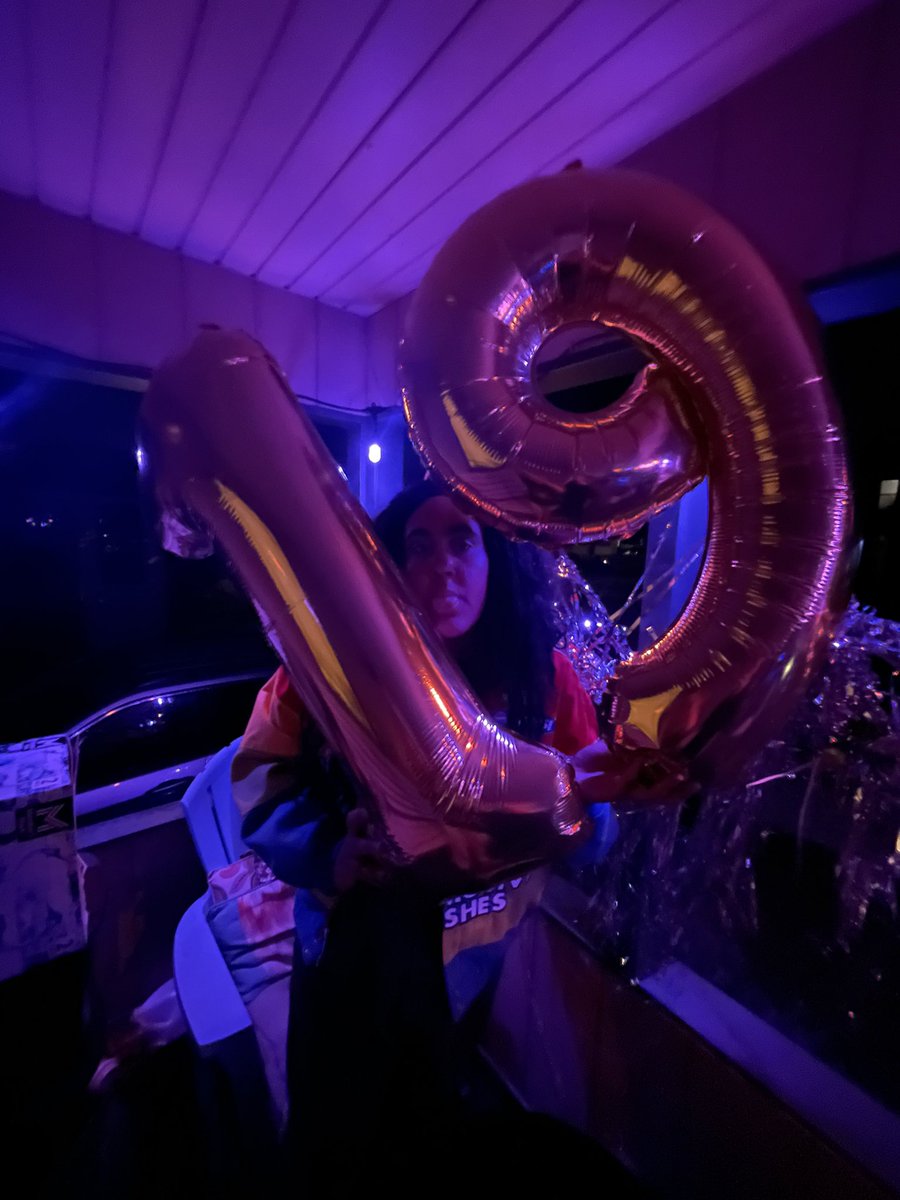 cassanimals's tweet photo. hey guys i turned Nineteen a few days ago https://t.co/eAyu4o3ThM
