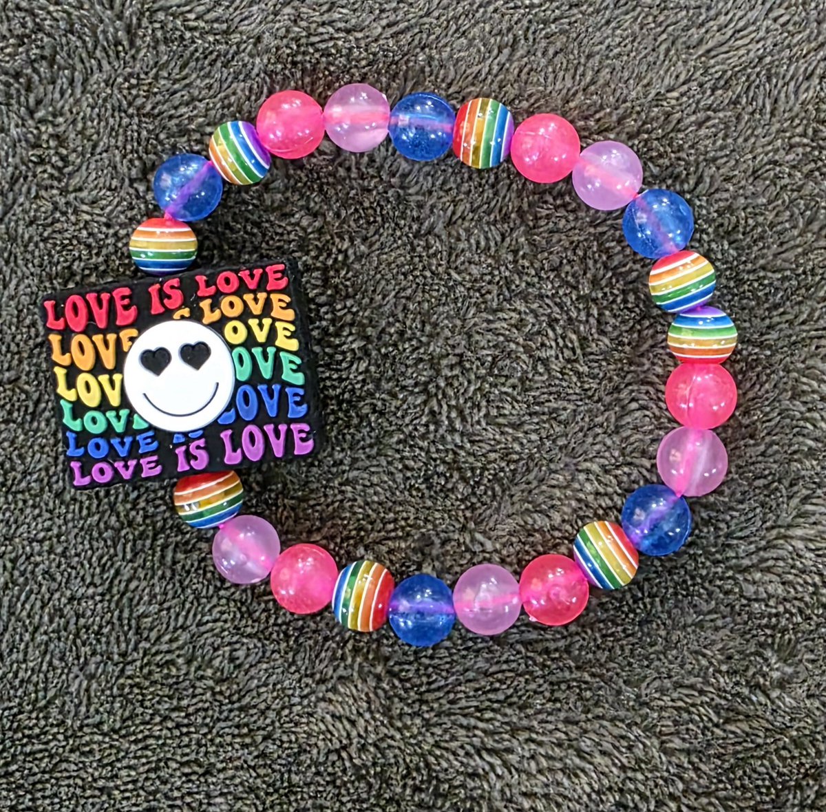 BeccaWaye's tweet photo. 4 bracelets I made yesterday https://t.co/rMjrN3g29q