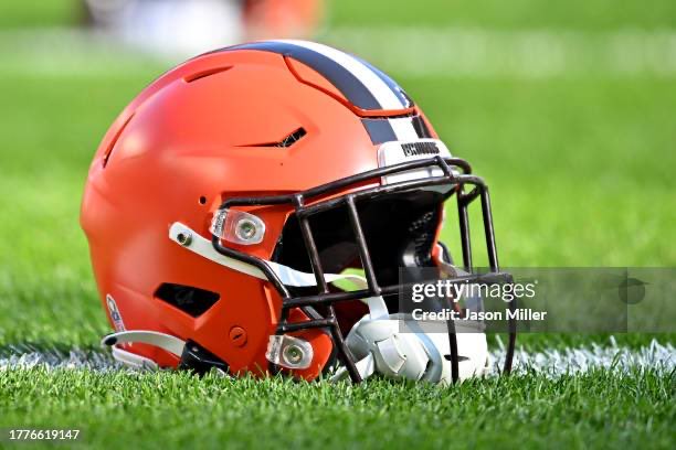 nflrums's tweet photo. 🚨🚨 According to reports, several Cleveland Browns players, including QB Shedeur Sanders, helped organize and participate in the inaugural "Cleveland for Christ" event in Berea, Ohio, over the weekend. 

The faith-based gathering featured worship music, public testimonies, prayer sessions, and baptisms, bringing together members of the local community and Browns players for a day centered on faith and fellowship. Among those baptized at the event was reigning Defensive Rookie of the Year and Browns linebacker Carson Schwesinger.

#NFL #Cleveland #Browns