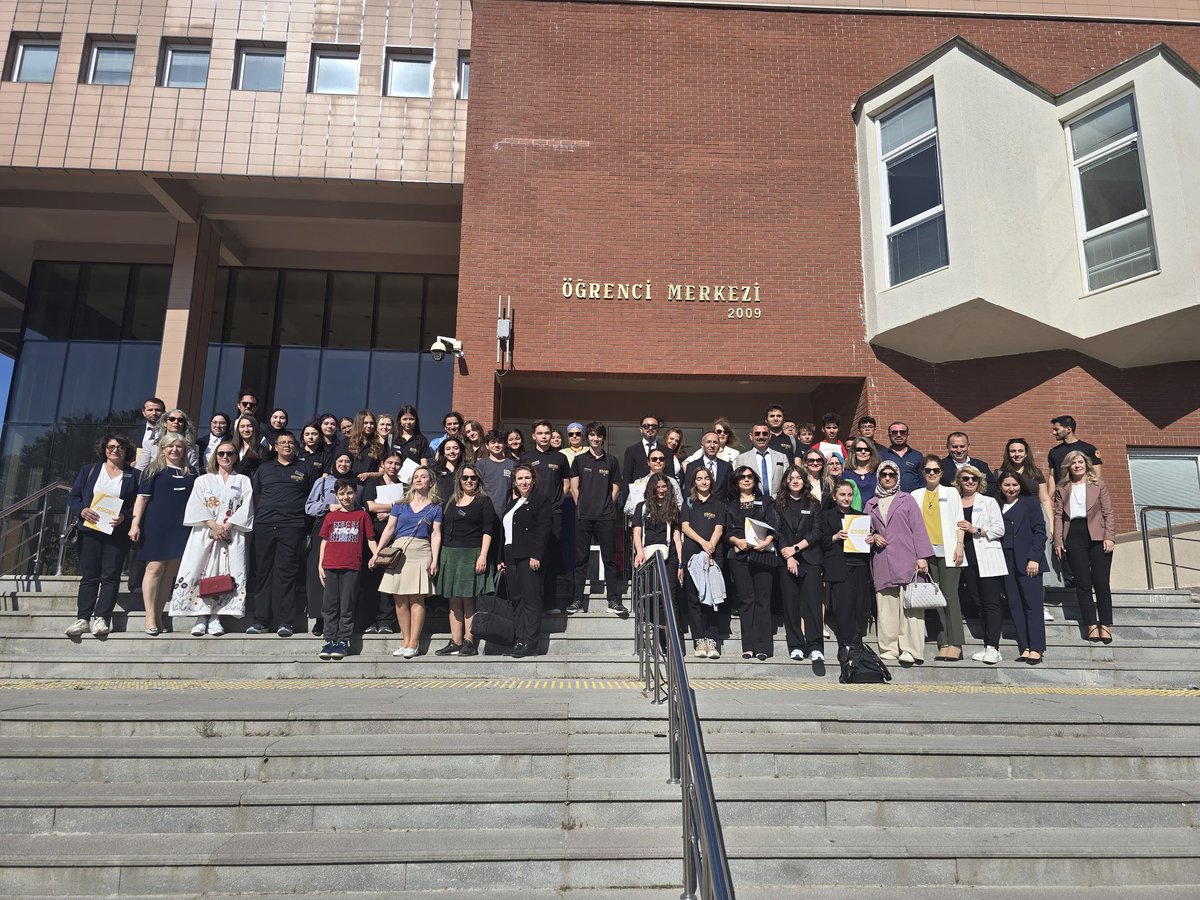 bifle26's tweet photo. 📚🎓 Eskişehir Geleceğin Sesi Öğrenci Sempozyumu (ESGES) II'nde okulumuzu başarıyla temsil ettik.

"Gençlerin Bakış Açısıyla Gelecekte Eğitim" temasıyla düzenlenen sempozyumda öğrencilerimiz ve danışman öğretmenlerimizle yer aldık. 

#ESGES  #Eskişehir https://t.co/0Yt6oOfLHG