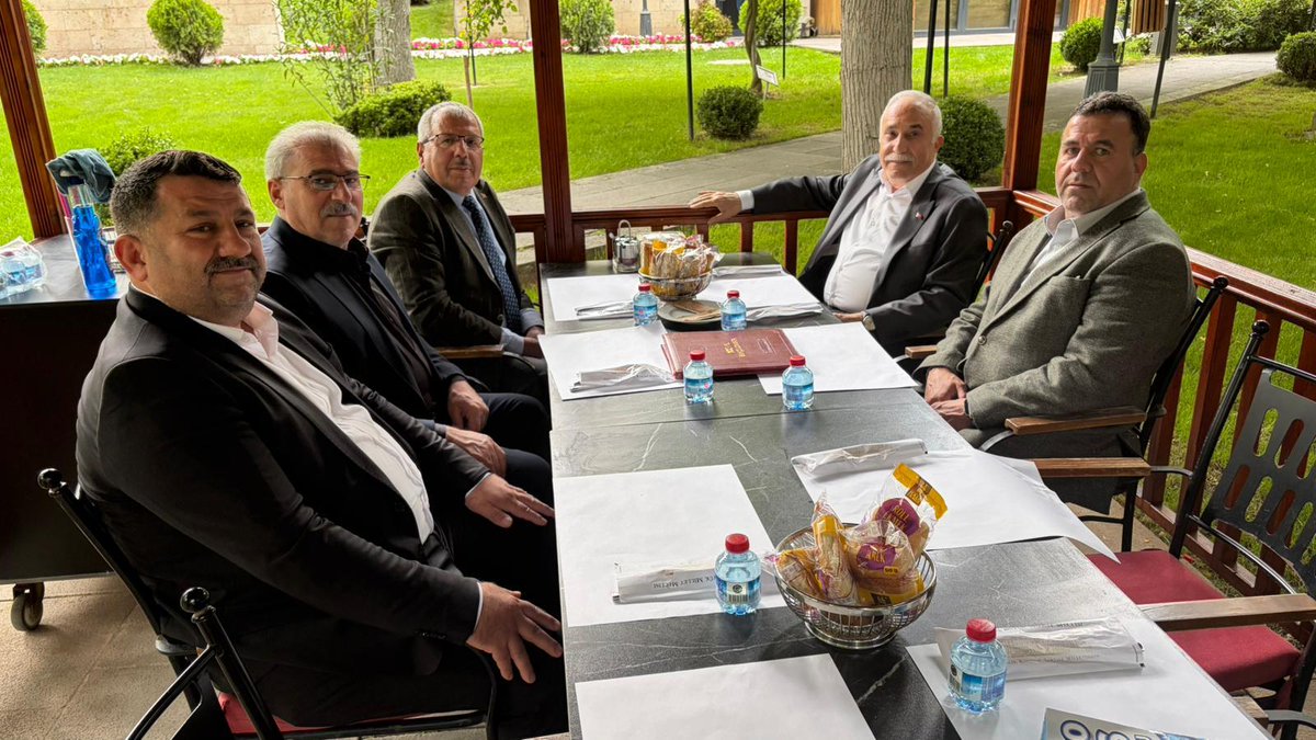 mstfa_arslan's tweet photo. Yönetim kurulumuzla birlikte ağabeyim @aefakibaba yı Ankara'da ziyaret ettik. Nazik ev sahipliği ve misafirperverliğinden dolayı şahsım ve @EvrenKoop yönetim kurulum adına kendisine teşekkür ederim. https://t.co/K2DsFBTmRy