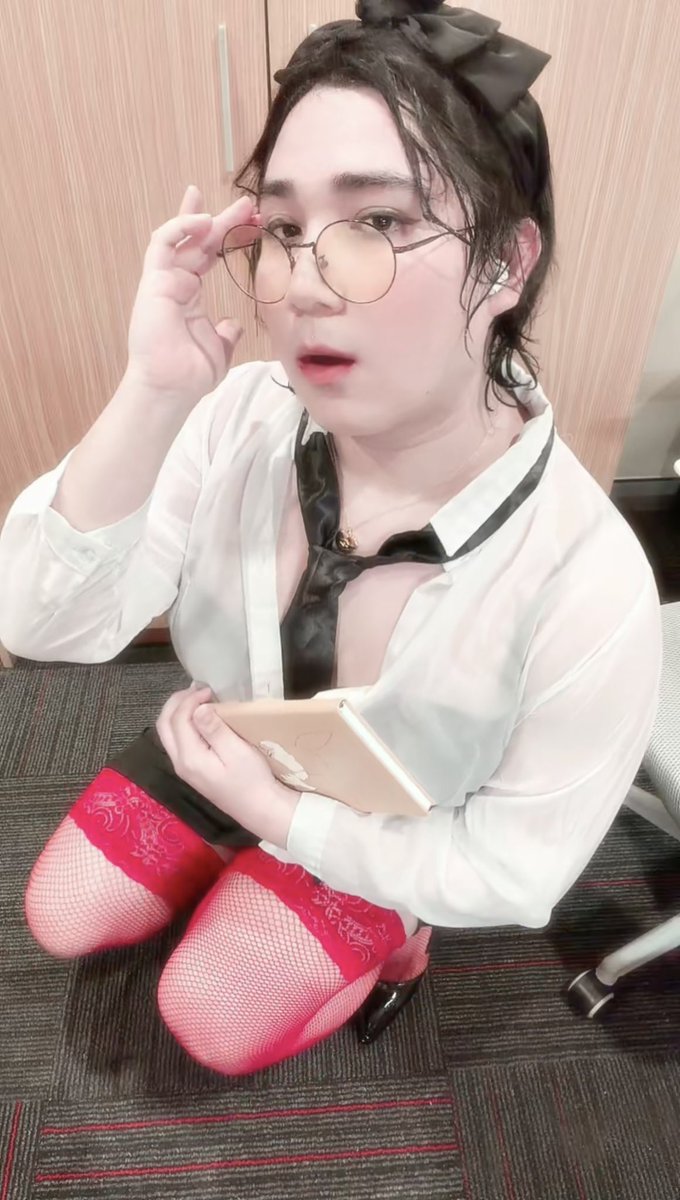 PrincessCowFran's tweet photo. Always being a good secretary but if suddenly your boss throw water to work more refresh then I’m gonna feel more horny jijiji Moo!🤍

#femboy #trapito #trans #missy #thighs #stocking  #nylon #bdsm #ballgag #bondage #femboysissy #waifu  #lgtb #femboyfriday #transgirl #sissyslut https://t.co/tsGV1qj08g