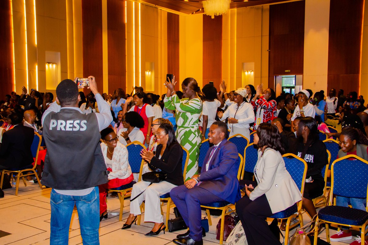 BciCongo's tweet photo. [OSIANE 2026 – JOUR 3]

Une troisième journée marquée par l’innovation, les rencontres stratégiques et la réflexion autour des enjeux du numérique en Afrique.

À travers les panels, échanges et démonstrations, OSIANE 2026 continue de créer un cadre propice au partage de connaissances et à l’émergence de nouvelles opportunités.

La BCI, partenaire Elite+, reste engagée à accompagner la transformation digitale et à soutenir les initiatives qui façonnent l’avenir.

Retour en images sur les moments forts de cette journée inspirante.

#BCI #OSIANE2026 #Jour3 #Innovation #TransformationDigitale #Fintech #Networking #Afrique #GrandirEnsemble
