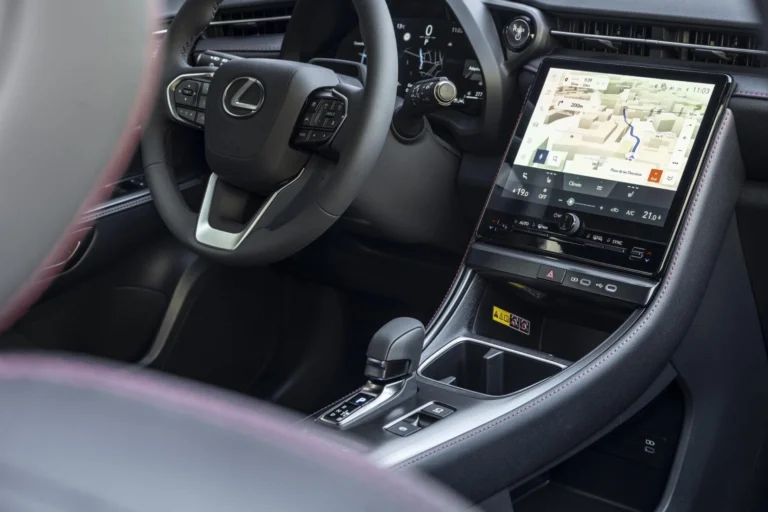 PruebasCoches_'s tweet photo. El Lexus LBX 2026 ya tiene precios en España: desde 33.900 € y una gama más ordenada para atacar el segmento SUV urbano premium.
https://t.co/hNgEYfAxDn
#Lexus #LexusLBX #SUV #CochesHibridos #PruebasCoches
@LexusSpain @Lexus https://t.co/ZEjObPDGdh