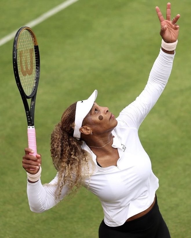 Racquetechie's tweet photo. The seasons may change, but that serve is eternal ✨ #Serena https://t.co/mzISL1zUTq