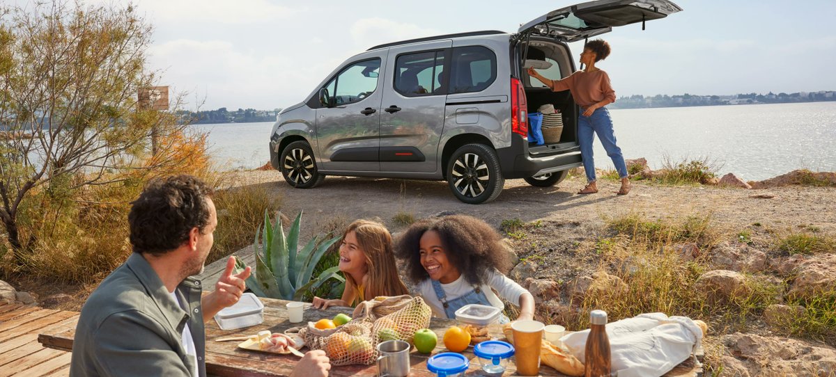 CitroenProvecar's tweet photo. 📢 Si te gusta la #Berlingo el momento es YA, porque Citroën acaba de sacar la versión especial de su 30 ANIVERSARIO🎂

💙 Tres asientos individuales en la segunda fila.
💙 Cámara trasera Top Rear Vision y más. 

Unidades LIMITADAS 👇Con un precio espectacular por los Pro Days. https://t.co/JnBHMb9L08