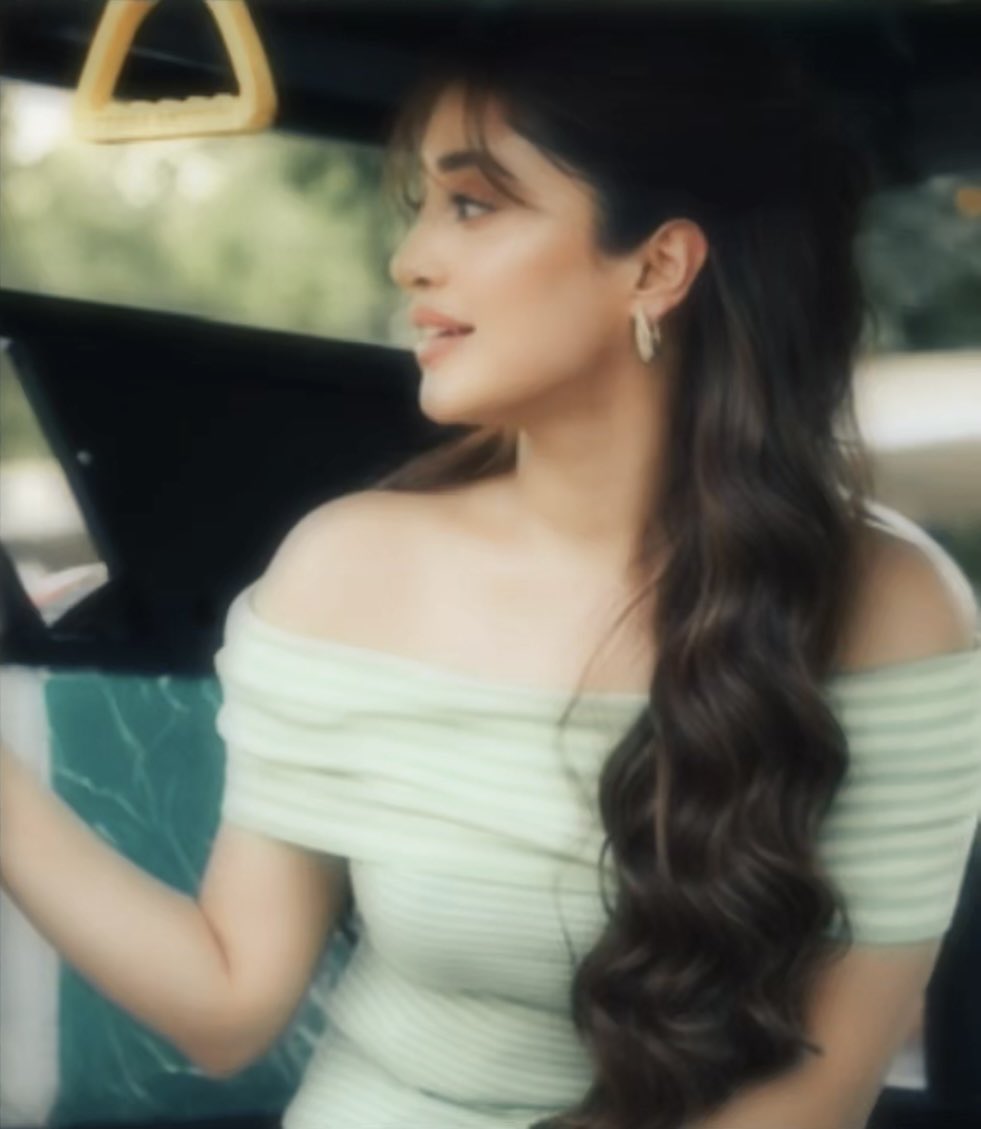 Ufffmirchi's tweet photo. Another recent one from her upcoming show heartbeats🤍

#ShivangiJoshi https://t.co/xkDHVA7biD
